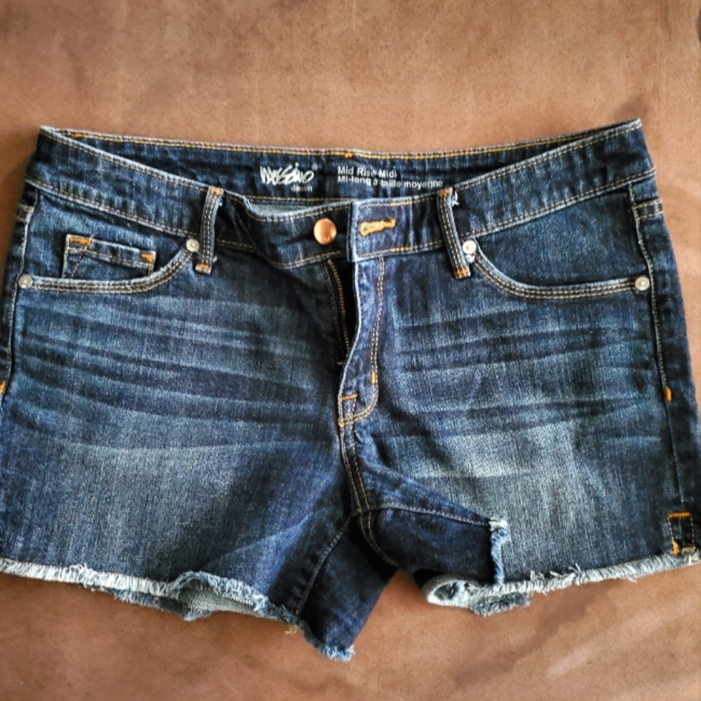 Mid-Rise Midi Short.